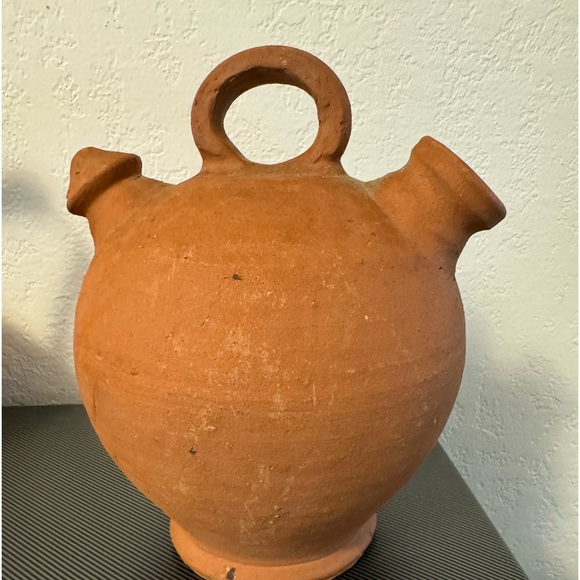 19th Century One-Handled Terracotta Urns with Aged Patina, Spain - Picture 1 of 6